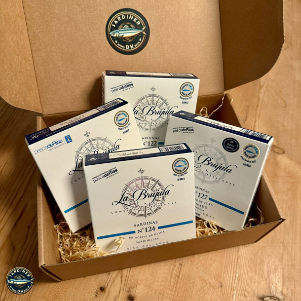 Kasse med de 4 forskellige udgaver af La Br�jula Do Xeito Sardinillas